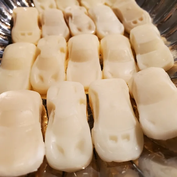 ☕️ 12 Car Shaped Wax Melts ~ Coffee Shop Scent ~ Homemade Soy Wax Melts - Picture 9 of 12